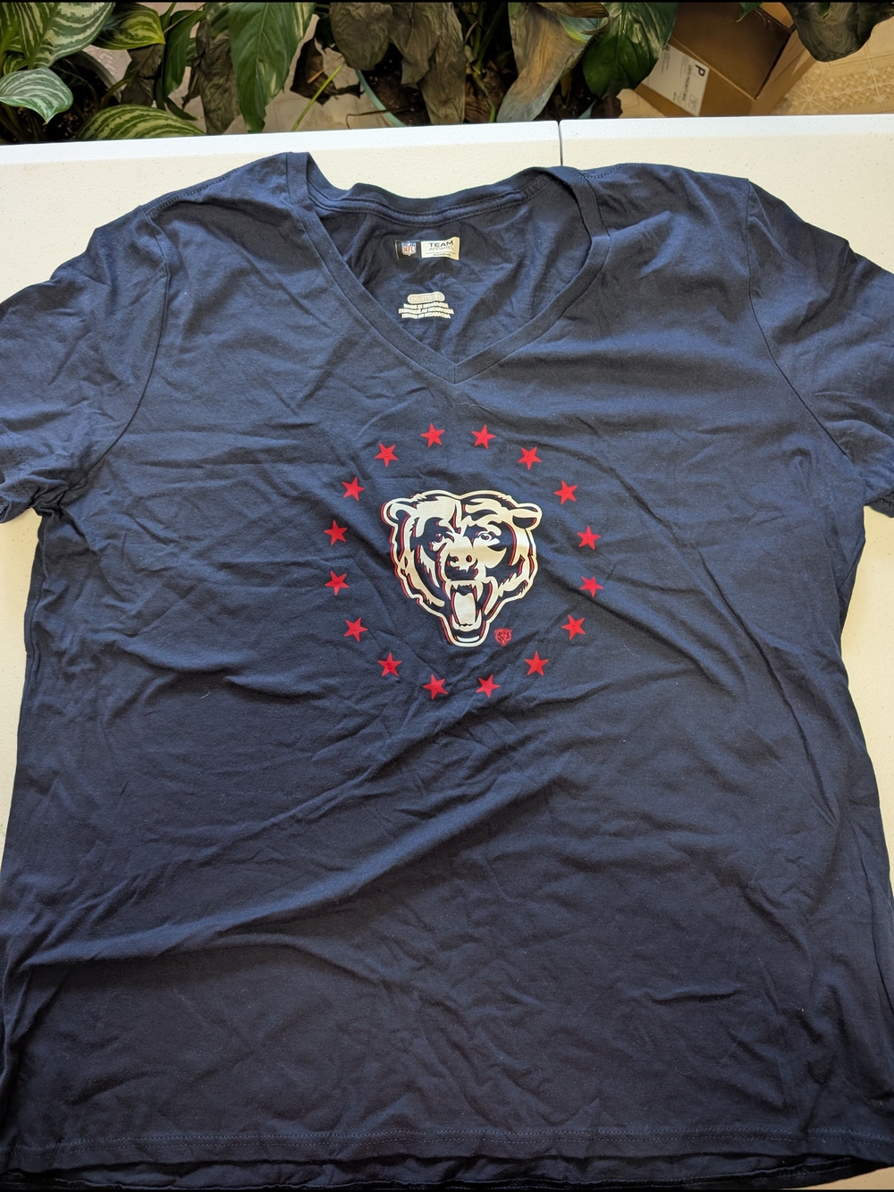 Chicago Bears Navy V‑Neck Tee with Red Star & Bear Crest